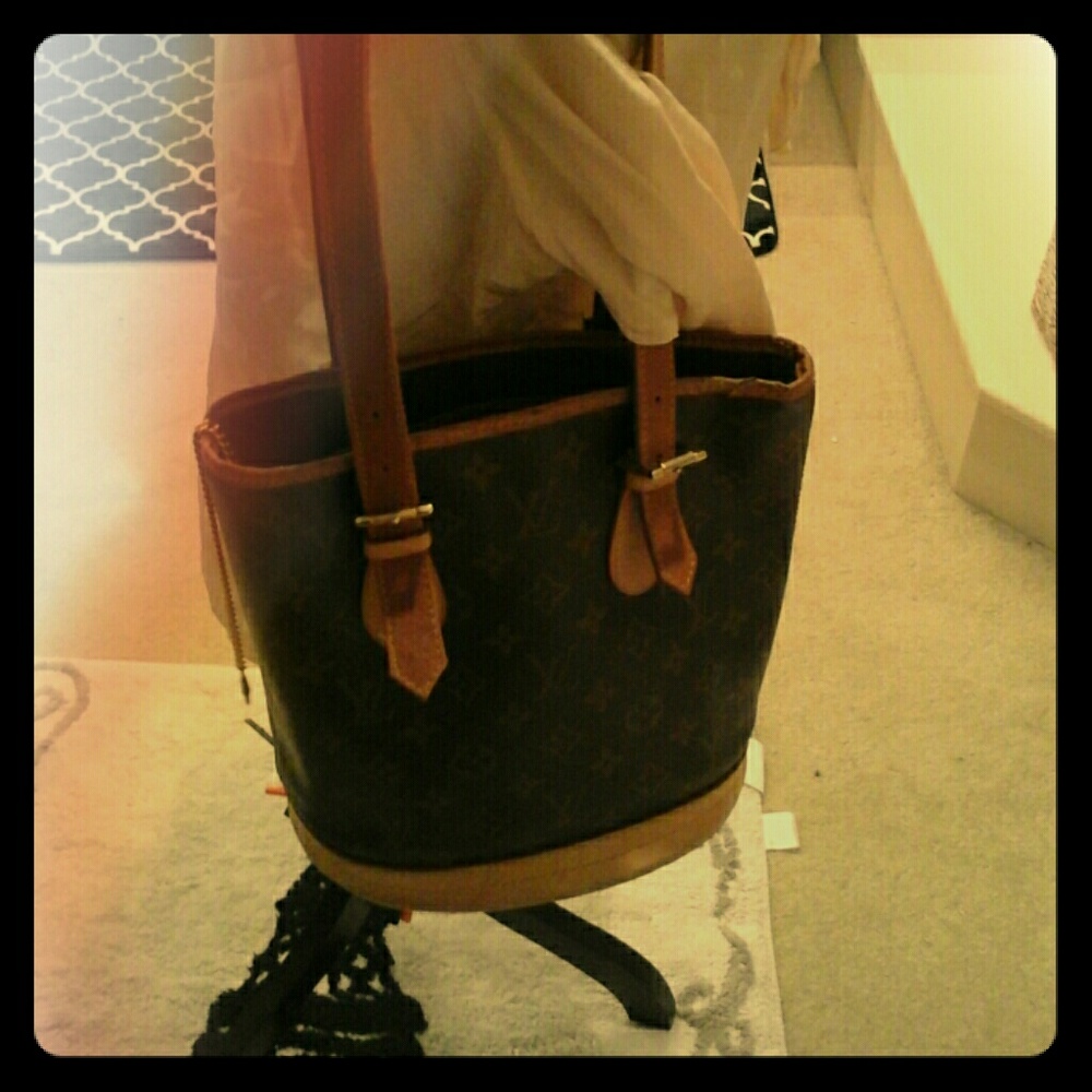 Louis Vuitton Bucket Bag Medium